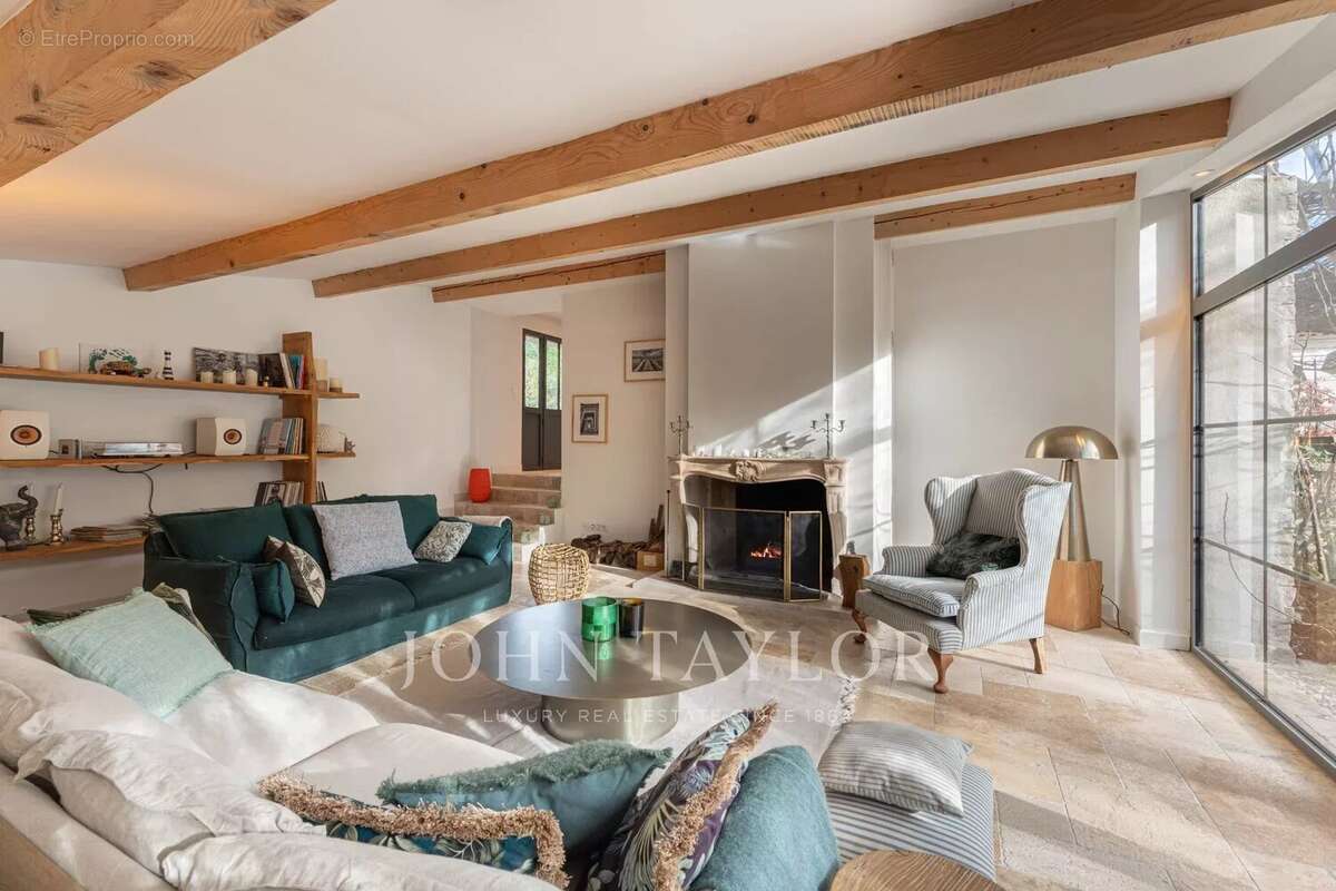 Maison à VAUVENARGUES