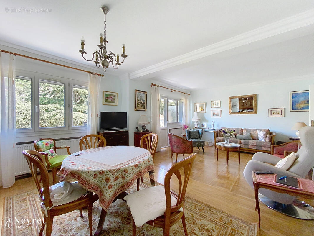 Appartement à SAINT-ETIENNE
