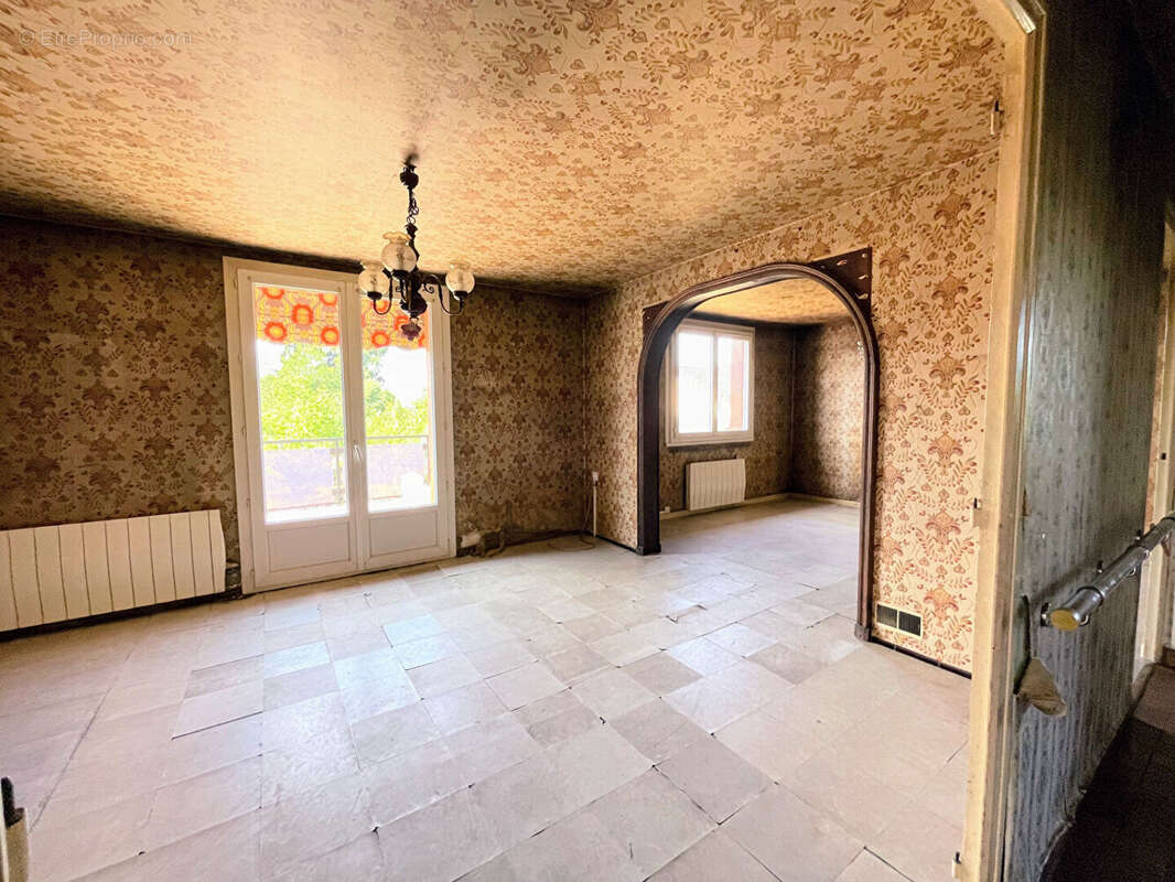 Maison avec grand terrain, sous-sol complet et fort potentiel à Lusigny (03230) - photo 3