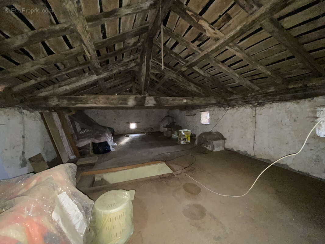 Maison à MARILLAC-LE-FRANC