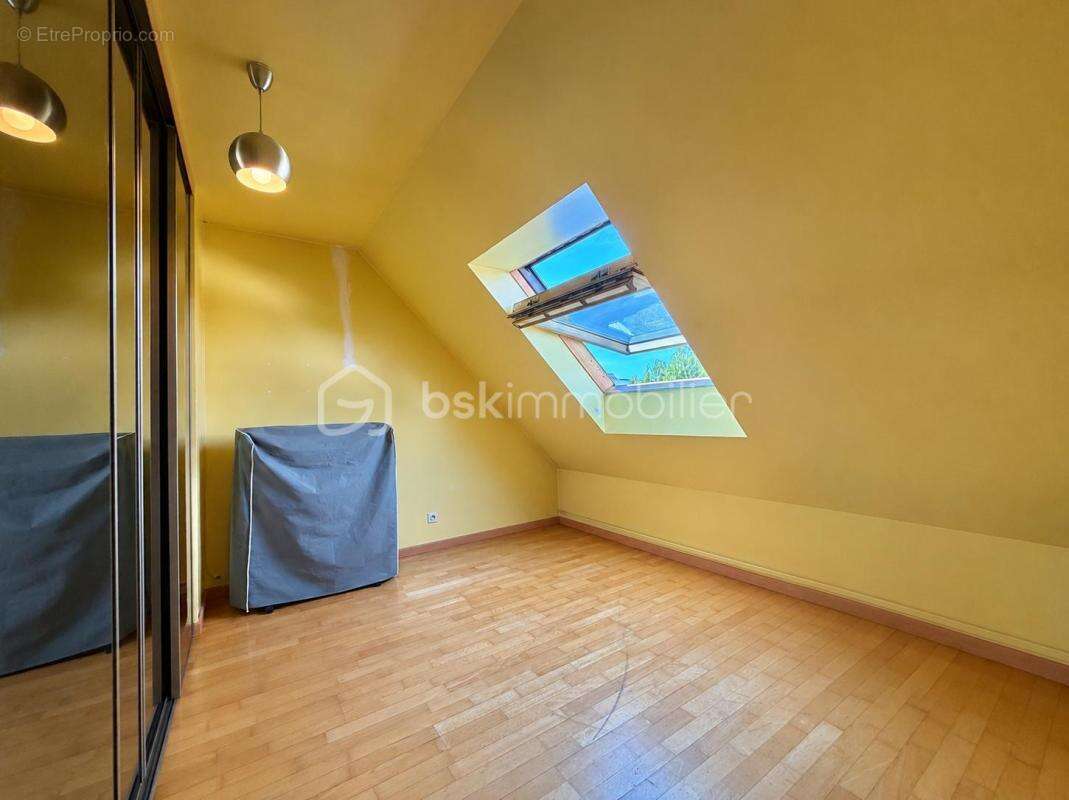 CHARNY – Maison familiale 5 pièces de 103 m²  Suite parentale  Jardin 567 m²  Garage  DPE performant - photo 14