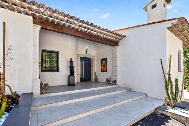 Maison à ROQUEFORT-LES-PINS