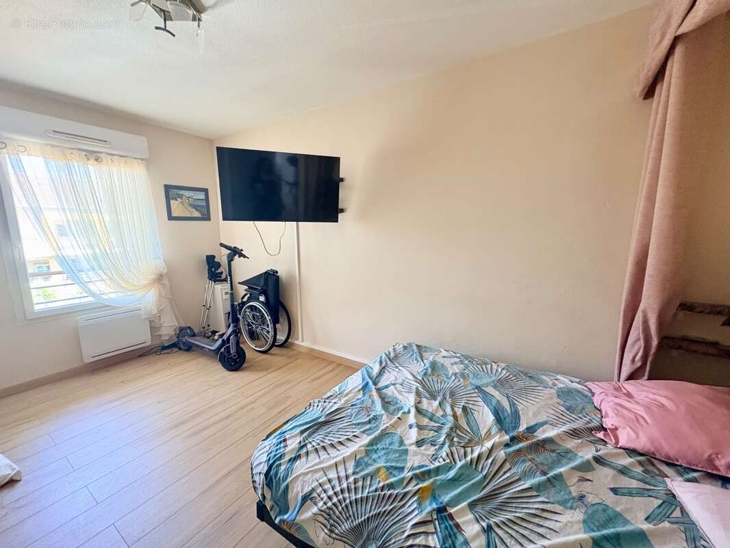 Appartement à vendre 4 pièces FREJUS (83) - photo 7