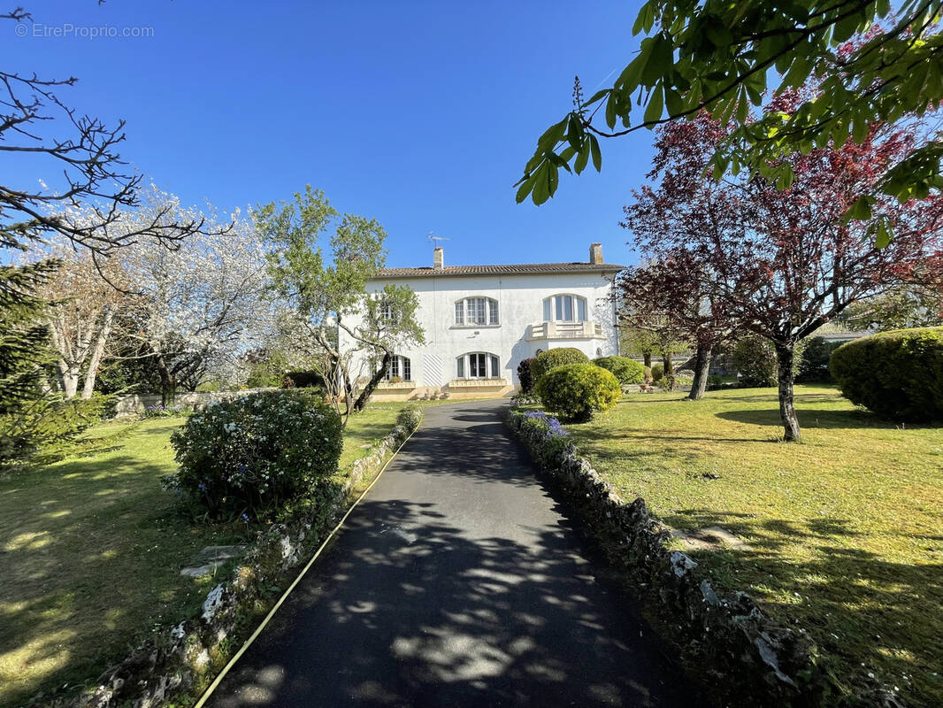 Maison à SAINT-SAVINIEN