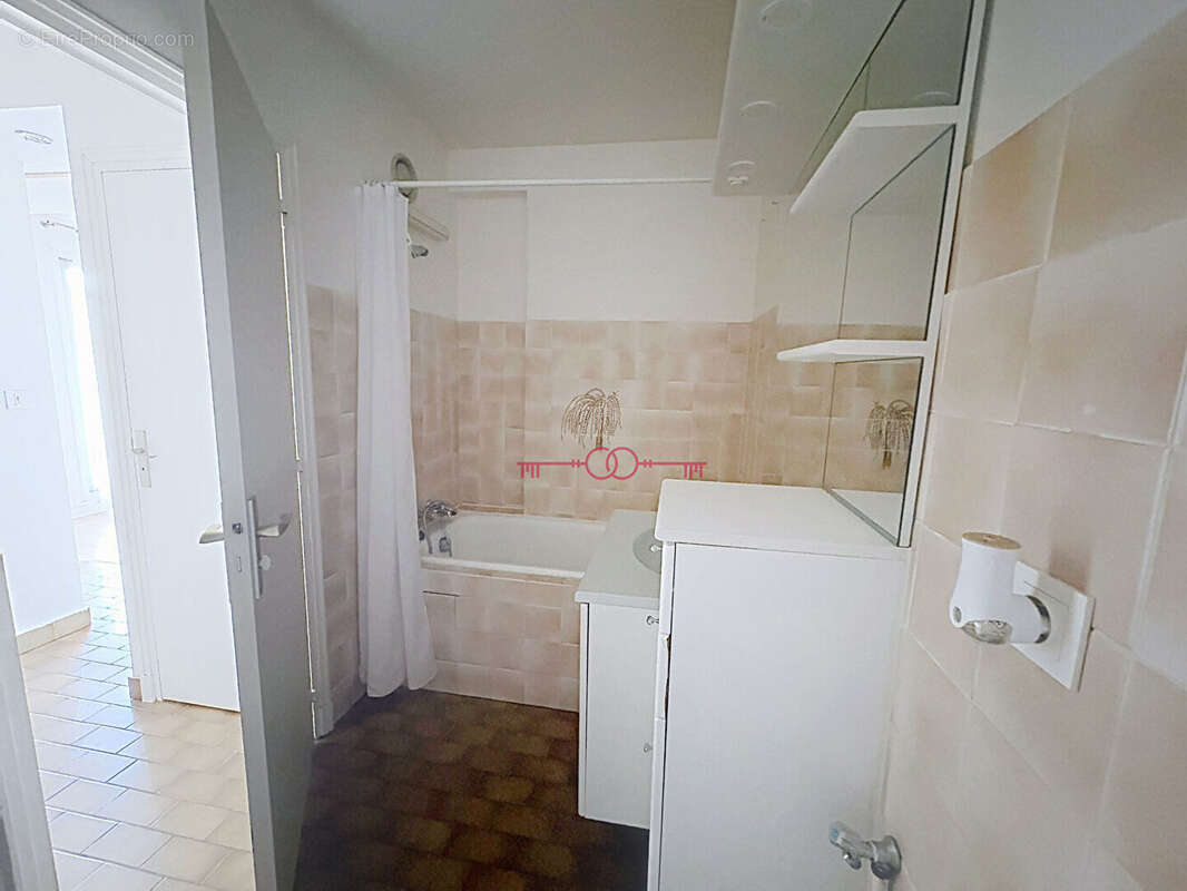 Appartement proche centre ville - 31 m2 - place de parking - garage - photo 4