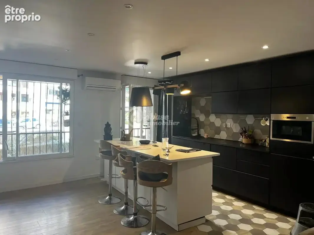 Appartement à MARSEILLE-4E