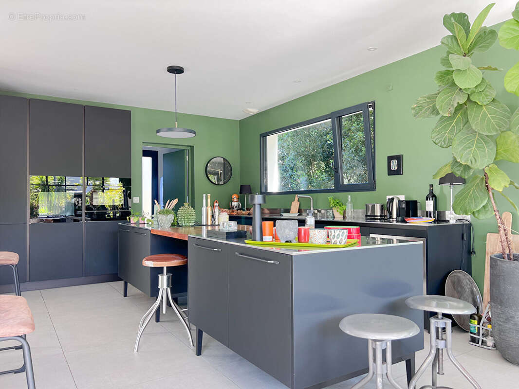 à deux pas de la plage de la Courance, Villa d'architecte avec jardin paysager et dépendance - photo 7