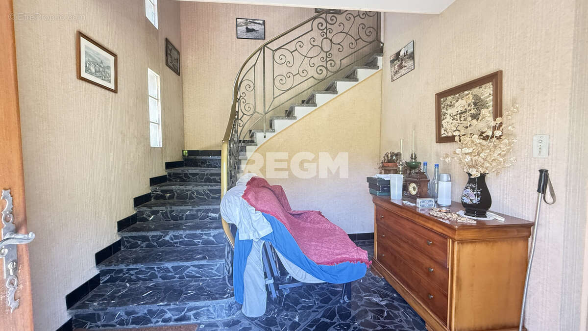 Maison 105 M2 avec mazets sur parcelle de 6000 M2 - photo 6