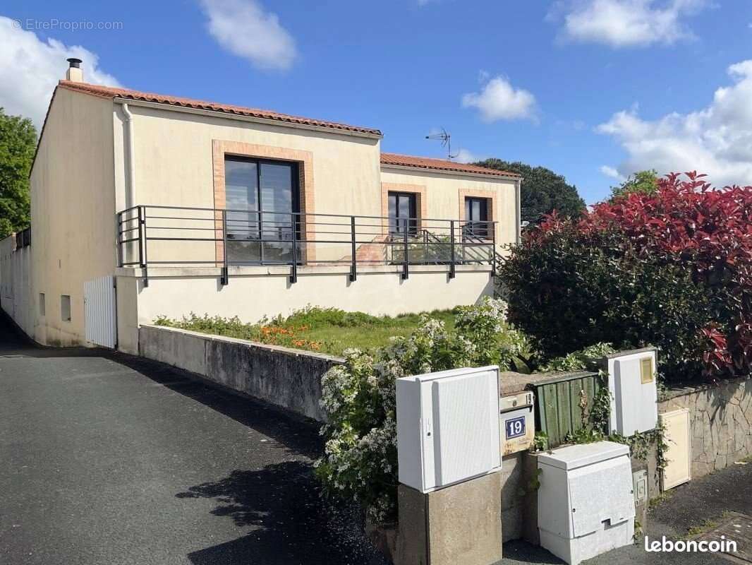 Maison à LES HERBIERS