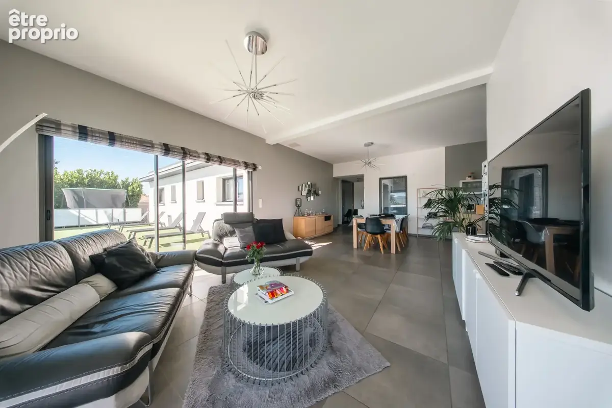 Villa contemporaine de 2016 - Piscine - 4 Suites avec salle d'eau privatives - Clôturé - Arboré - DPE A - photo 5