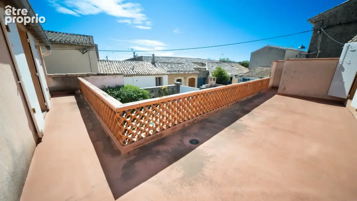Lançon-de-Provence – Maison de charme T5 de 150 m² avec patio, terrasse panoramique, studio et garage - photo 2