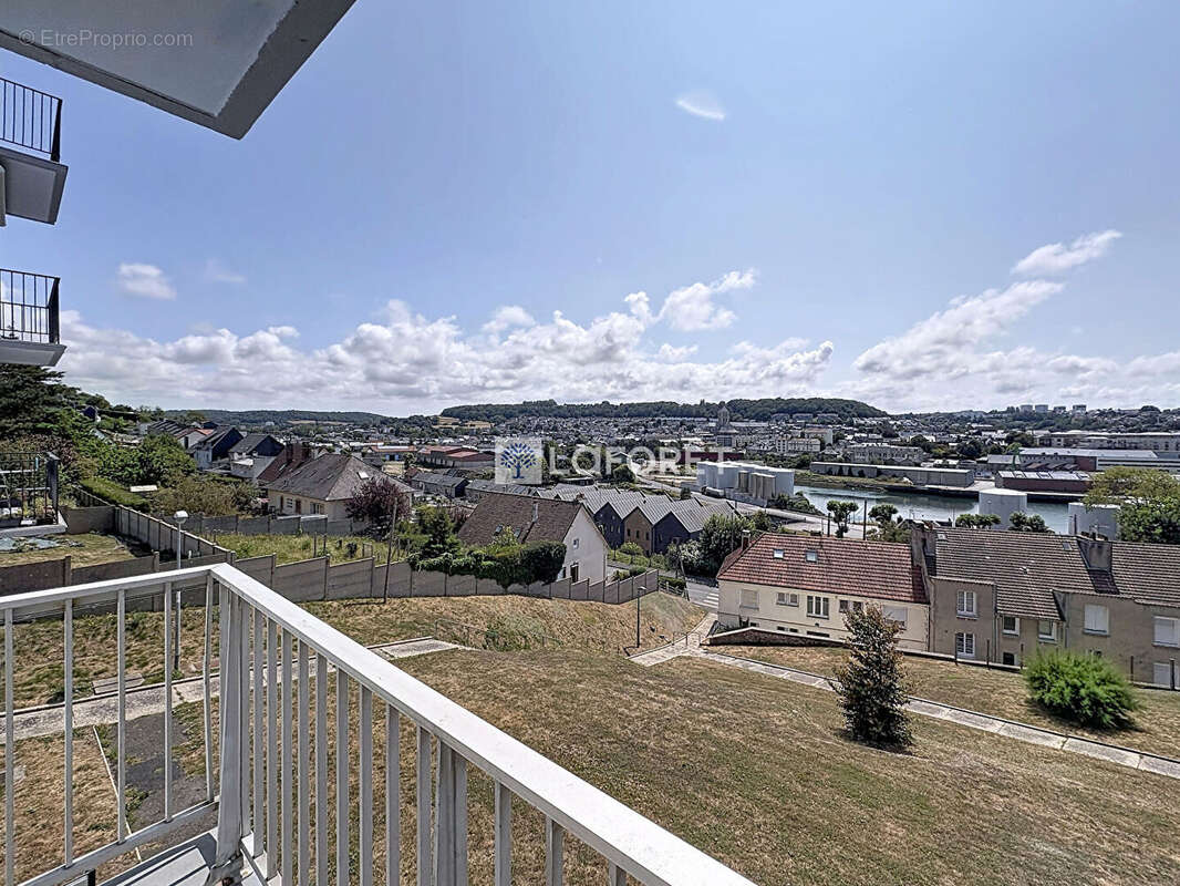 Appartement F4 avec balcon Vue mer et ville - photo 9