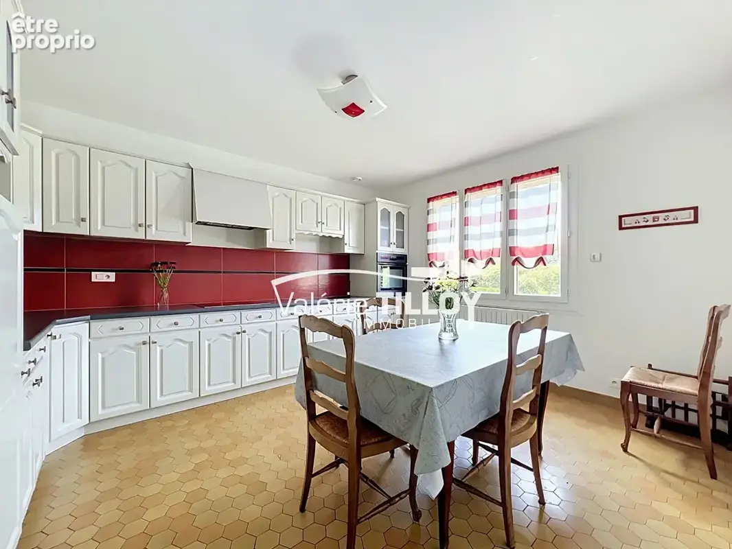 Maison individuelle avec grand terrain de 2 500 m², sous-sol complet et combles aménageables - photo 4