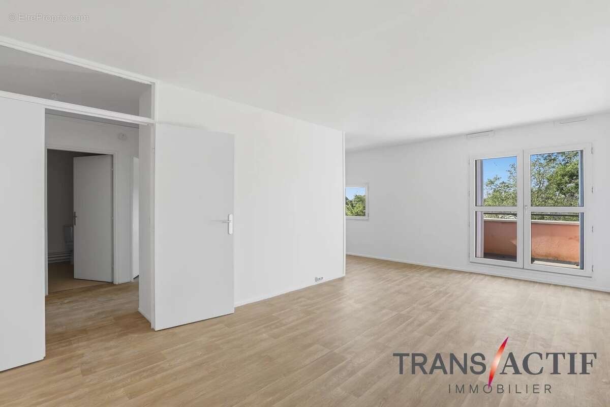 Appartement à COURCOURONNES