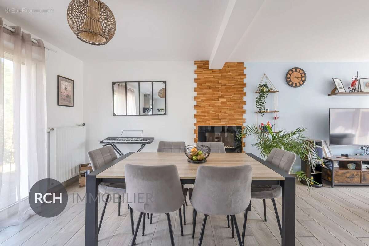 Exclusivité - Maison de village avec commerces à pied - photo 9