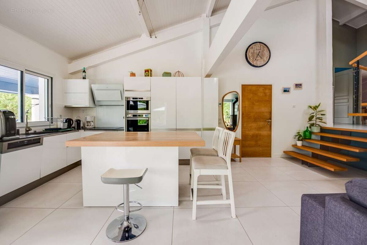 Maison 156 m² à Saint-Pierre-D'irube  - photo 6
