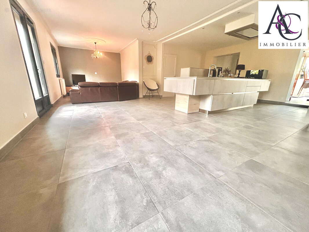 Maison à SAINT-DOULCHARD