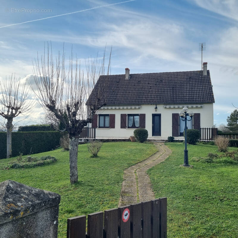 Maison à MONTGIVRAY