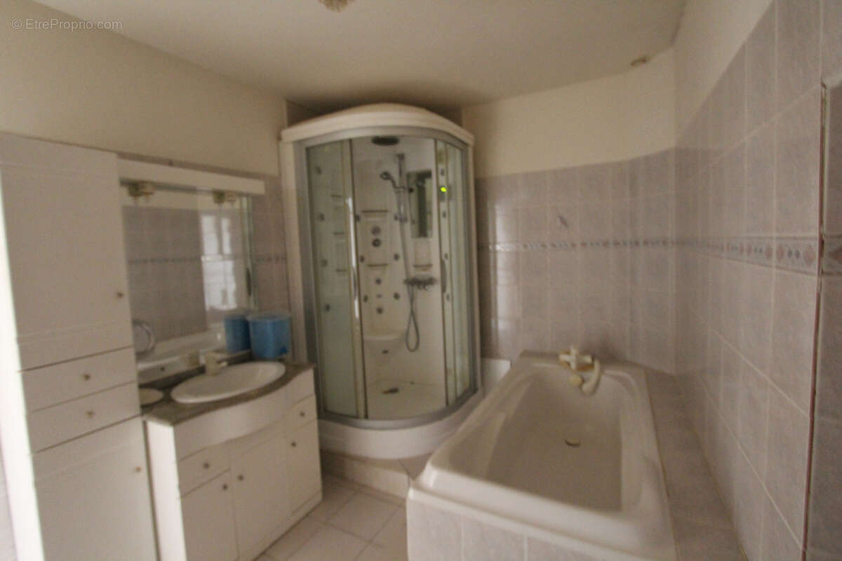 Maison à CHATEAUNEUF-VAL-DE-BARGIS