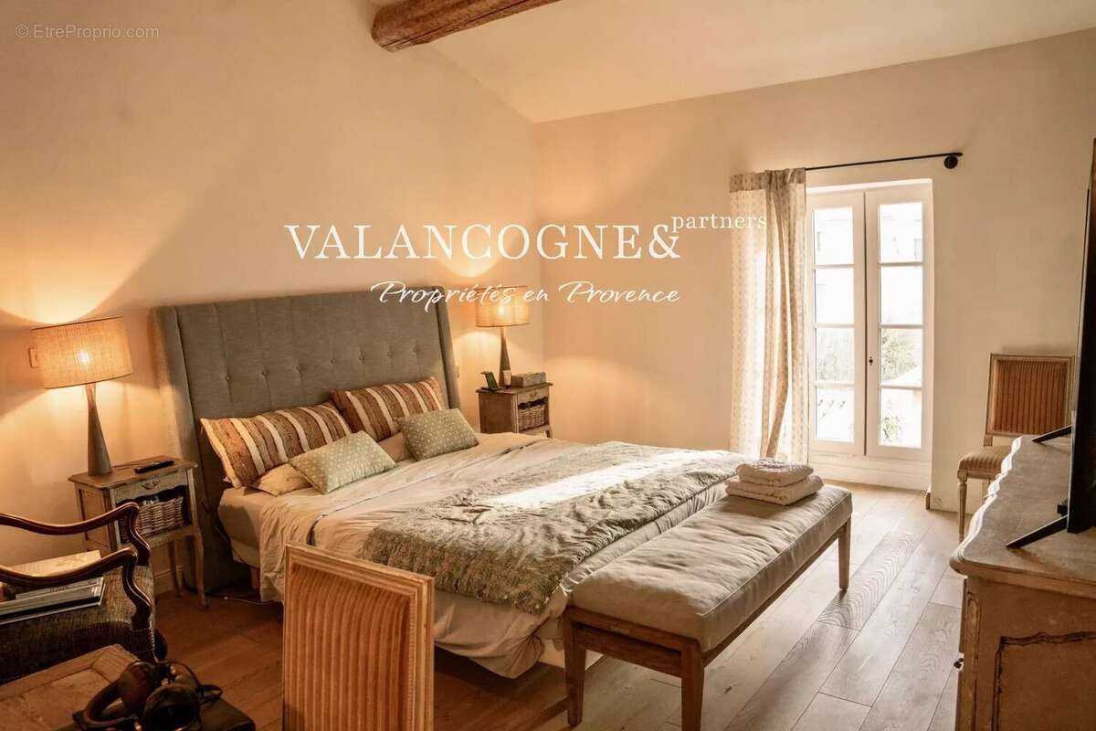 Mas au cœur du village de Mollégès - photo 11