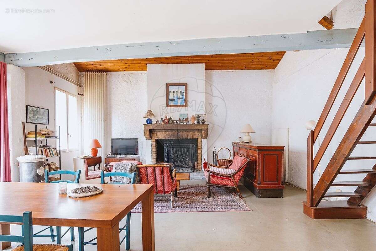 Maison à BELLENAVES