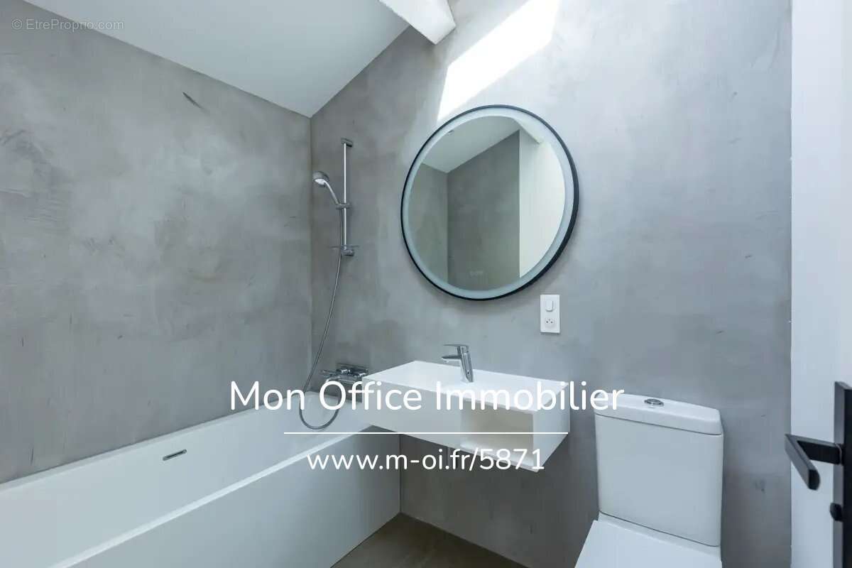 Appartement à MARSEILLE-5E