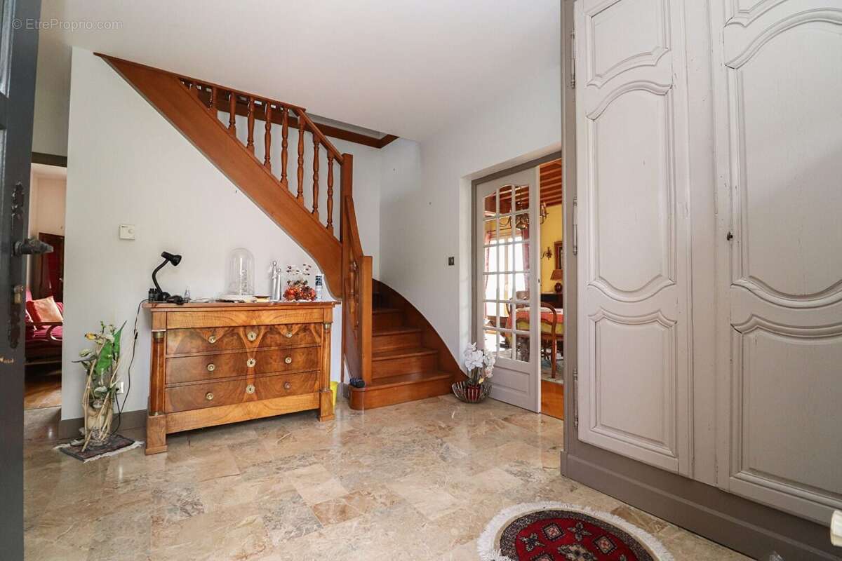 Maison à CORCELLES-LES-MONTS