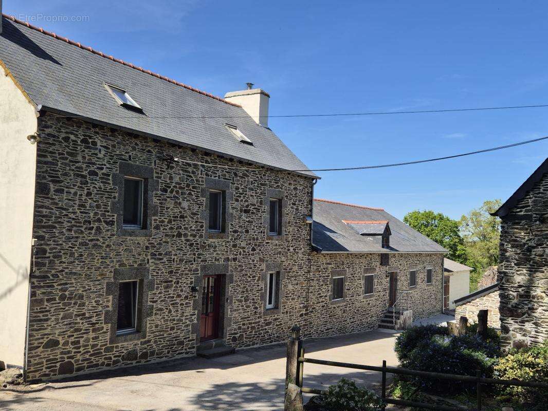 Maison à PLUSSULIEN