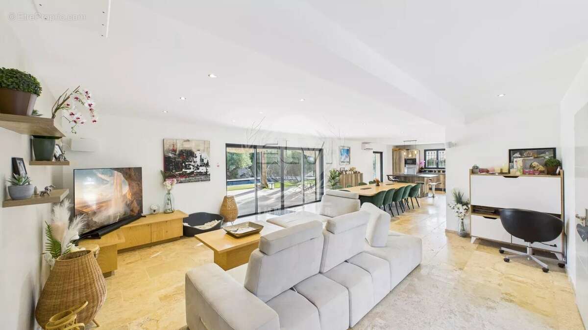 Maison à PLAN-DE-LA-TOUR