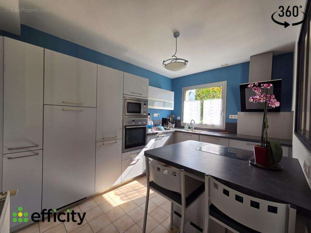 Maison à LA CHAPELLE-DES-FOUGERETZ