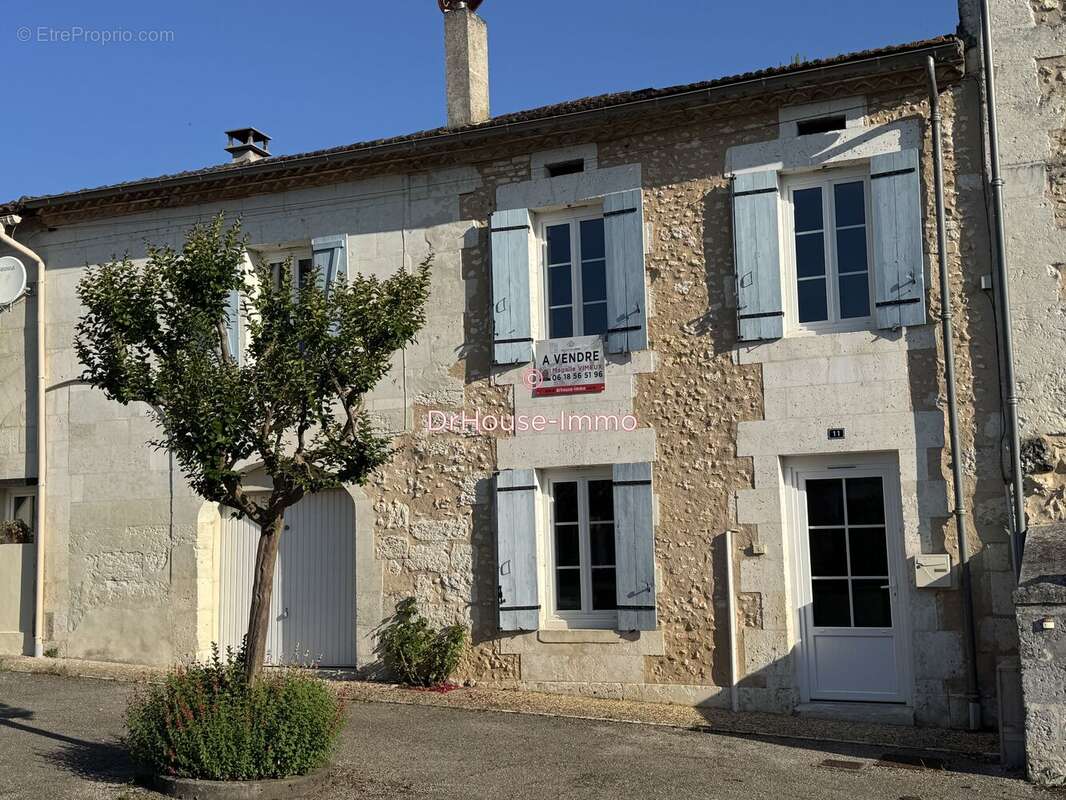 Maison à SAINT-VINCENT-DE-CONNEZAC