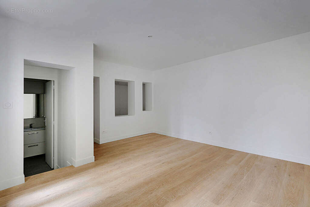 Appartement à PARIS-1E