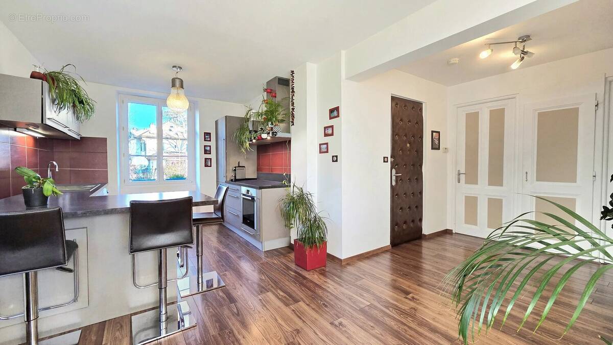 Appartement à AMBILLY