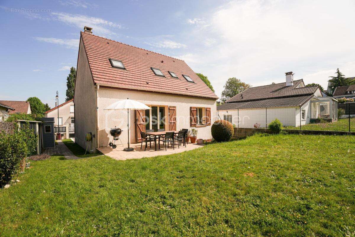 Maison à MONTEVRAIN