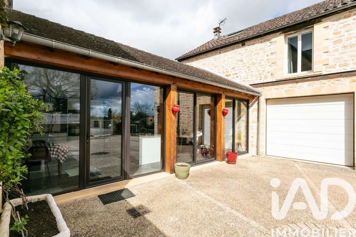Maison 279 m² à Beauregard-De-Terrasson  - photo 2
