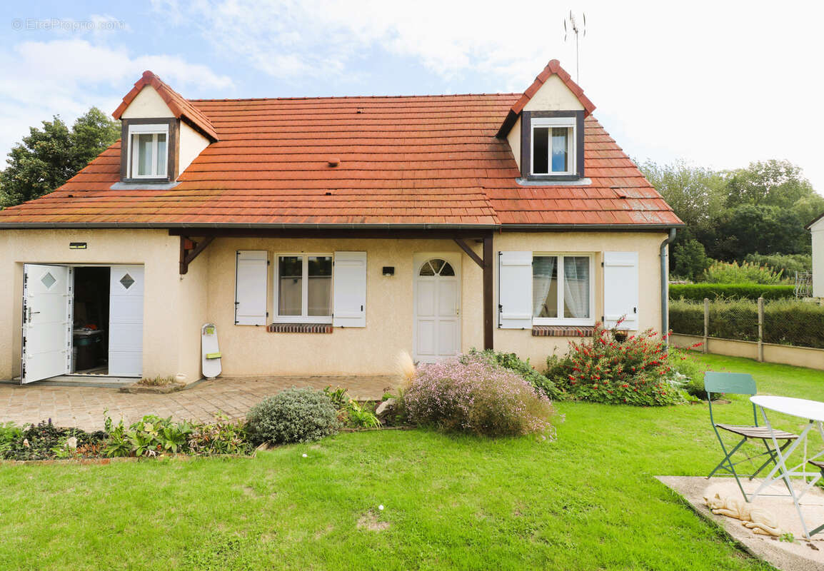 Maison à VER-LES-CHARTRES