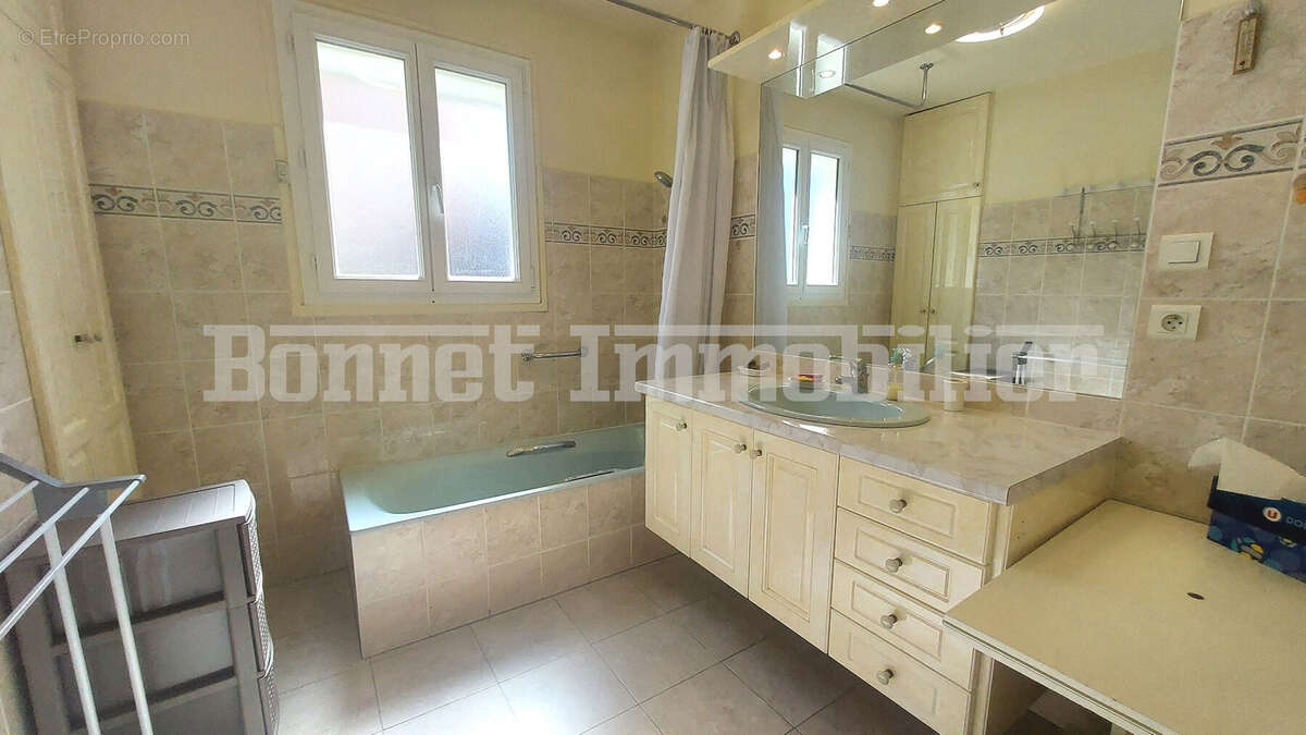 Spacieux appartement T4 avec cave et garage - photo 15