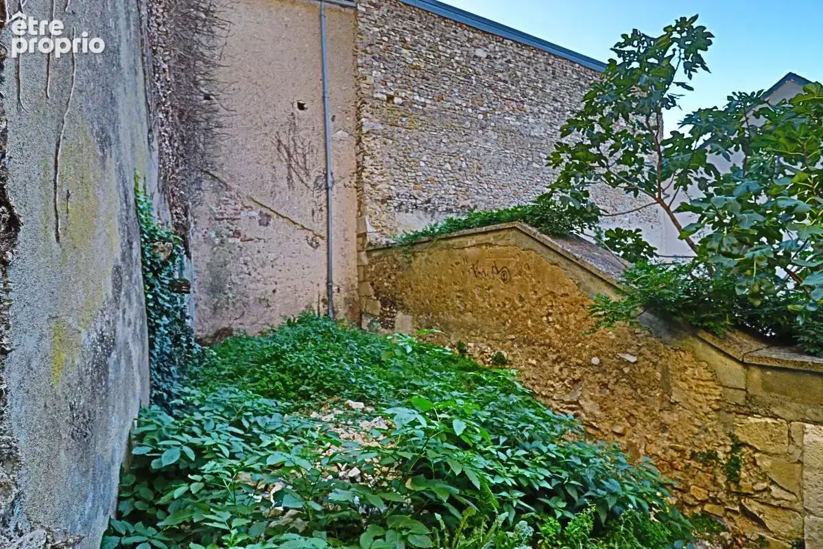 SANCERRE CENTRE-VILLAGE — Maison de caractère à rénover entièrement avec jardinet et garage - photo 23