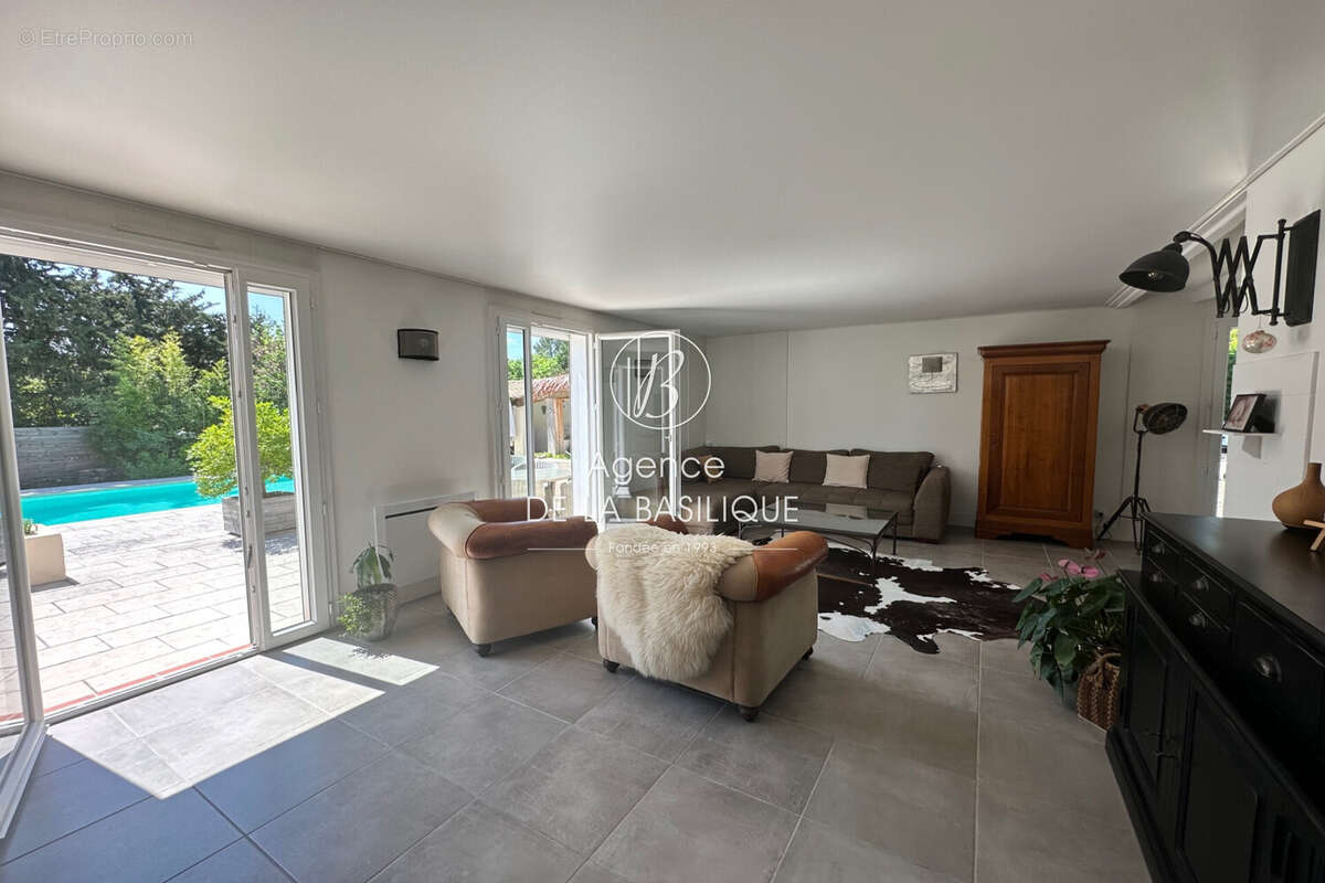 Maison à SAINT-MAXIMIN-LA-SAINTE-BAUME