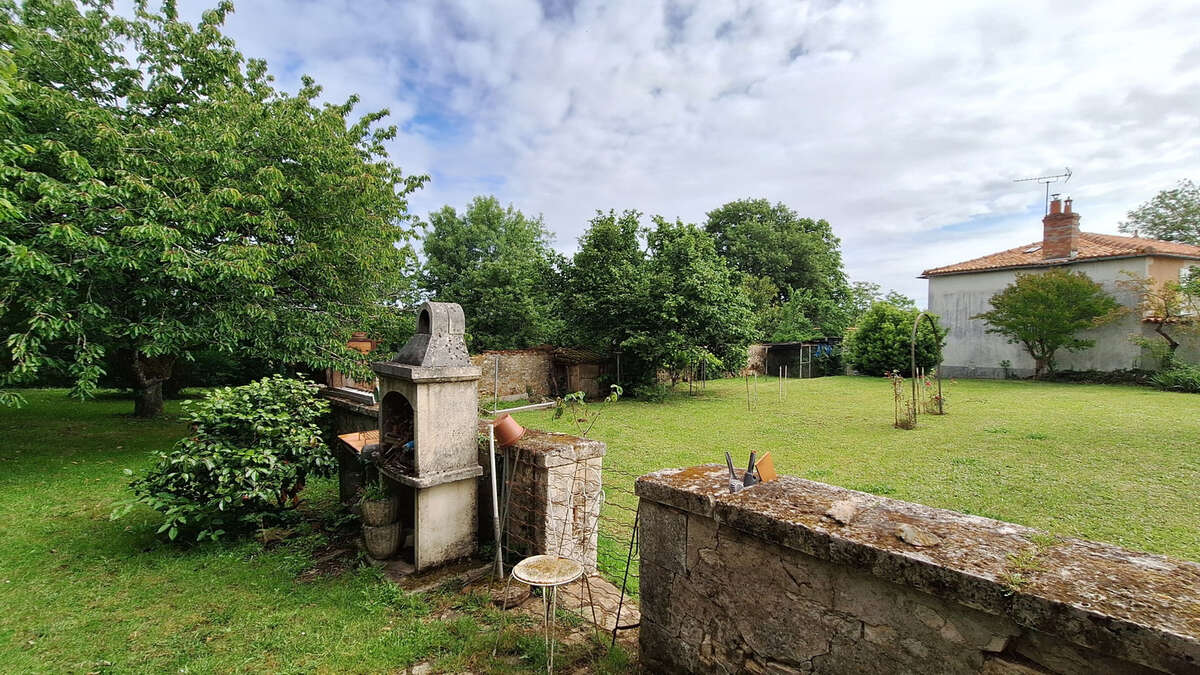 Maison en pierres - proche centre la rochefoucauld - photo 3