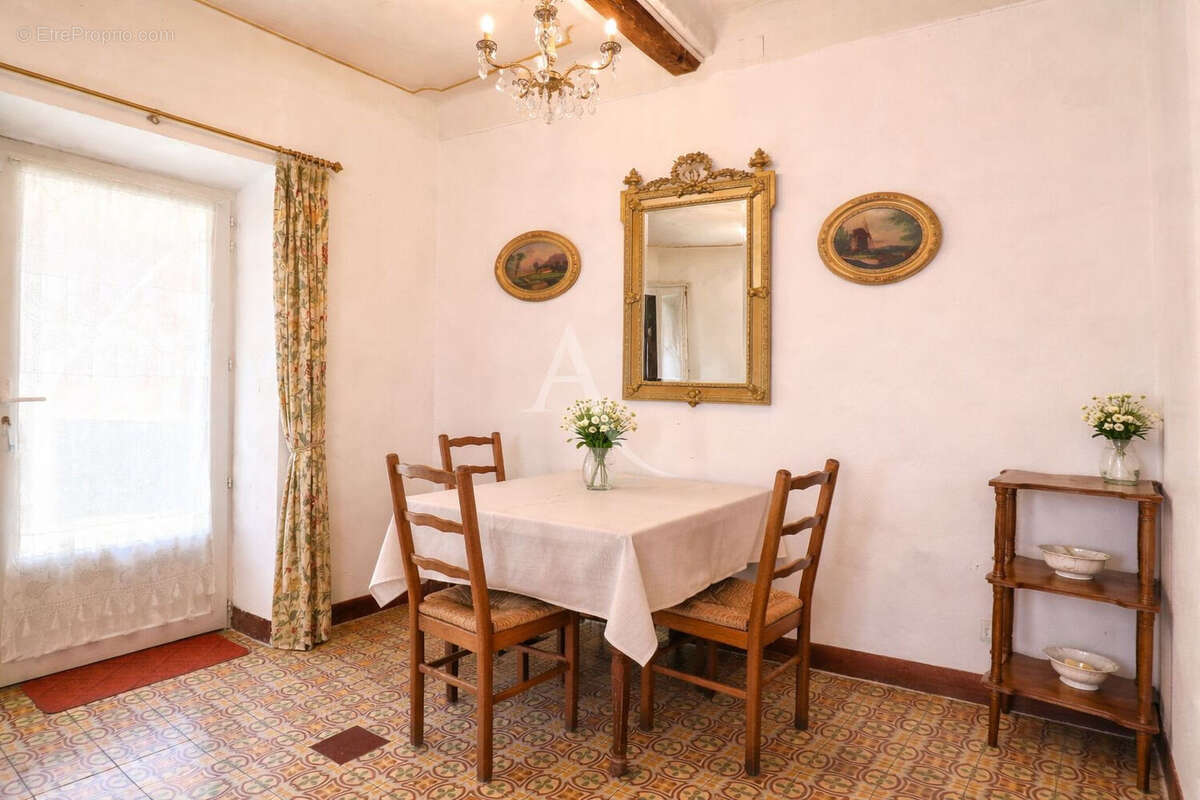 Maison à GINASSERVIS