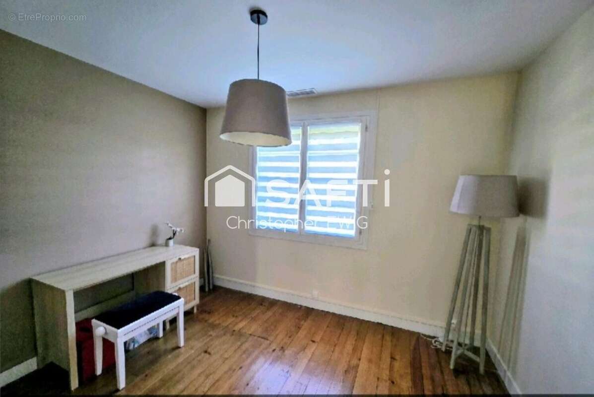 Maison 154 m² à Saint-Laurent-Des-Vignes  - photo 7