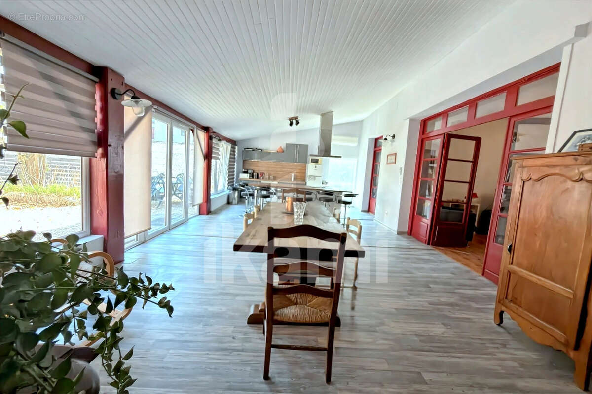 Appartement de caractère avec terrasse de 150 m2 en plein cœur de Bergerac - photo 8