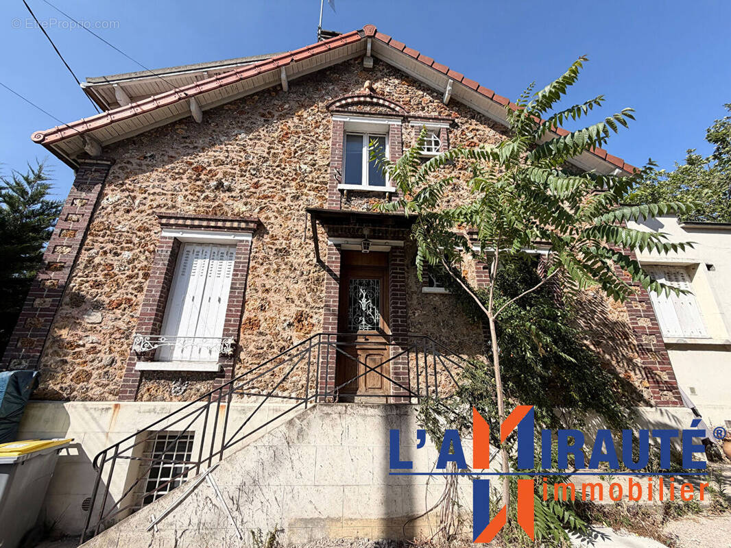 Maison à SARTROUVILLE