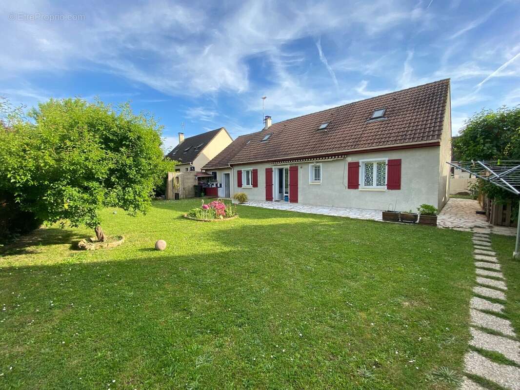 Maison à LE MEE-SUR-SEINE