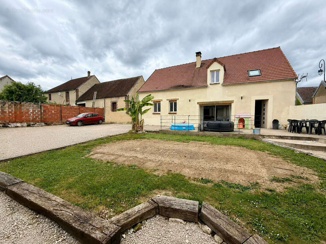 Maison à BUSSY-EN-OTHE