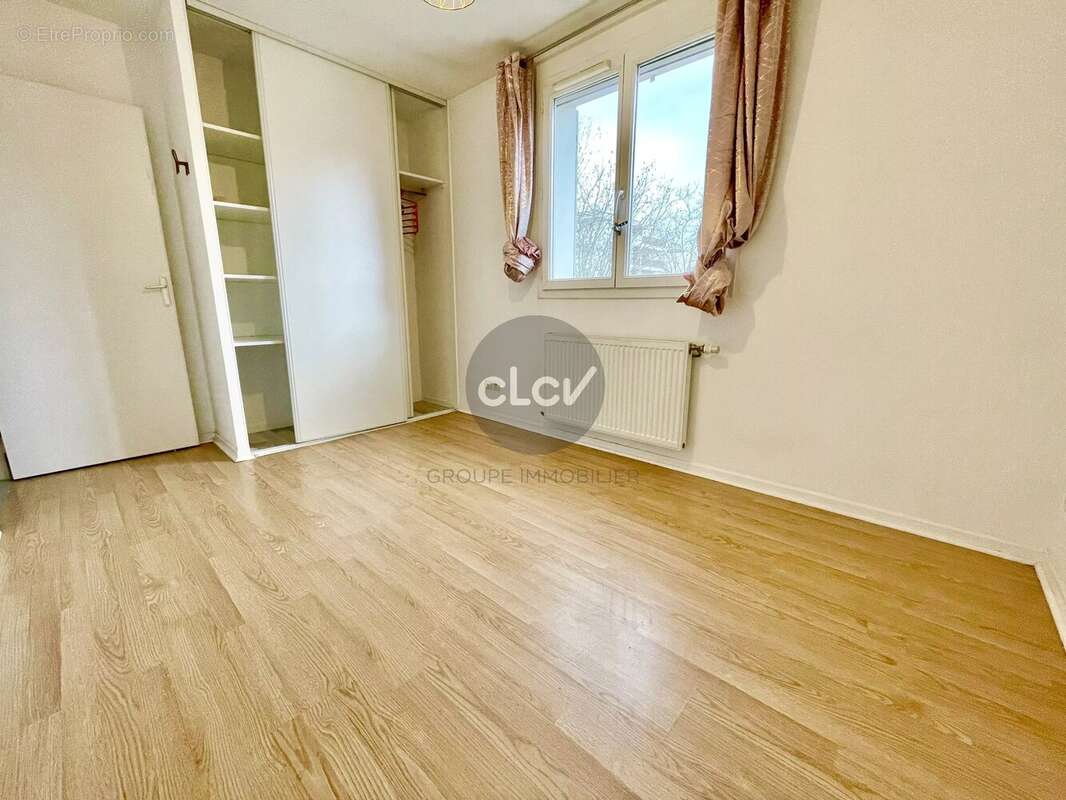 Maison sur le toit / Duplex Dernier étage avec Terrasse / La Soie 69120 Vaulx en Velin - photo 11