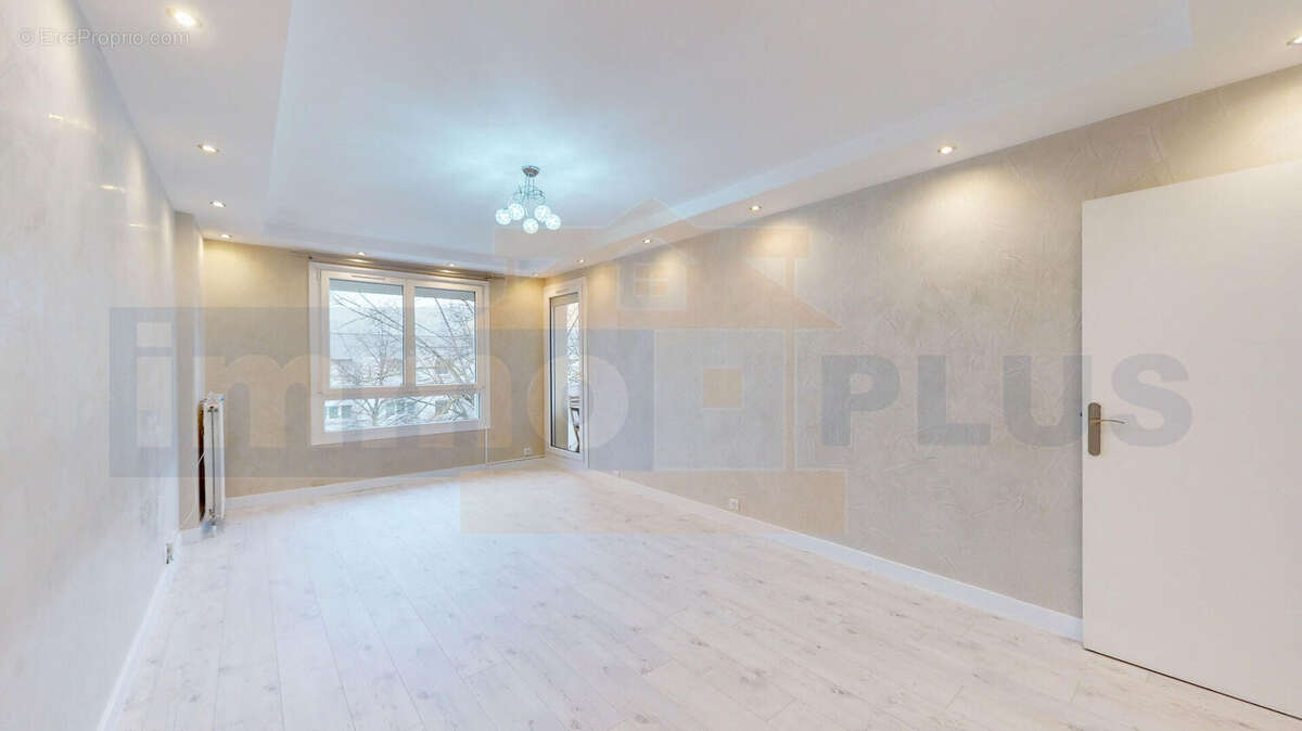Appartement Plaisir 3 pièces 71 m2 + 1 garage en sous-sol - photo 2
