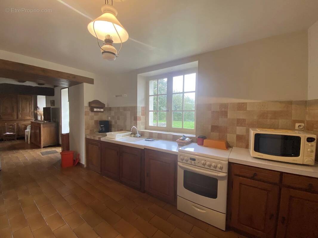 Maison à LUSSAC-LES-EGLISES