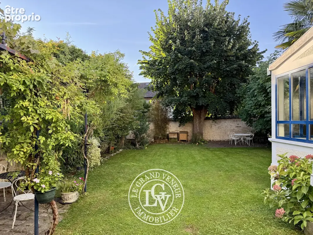Fontainebleau – élégante maison bourgeoise de 227 m² avec jardin, véranda et garage - photo 2